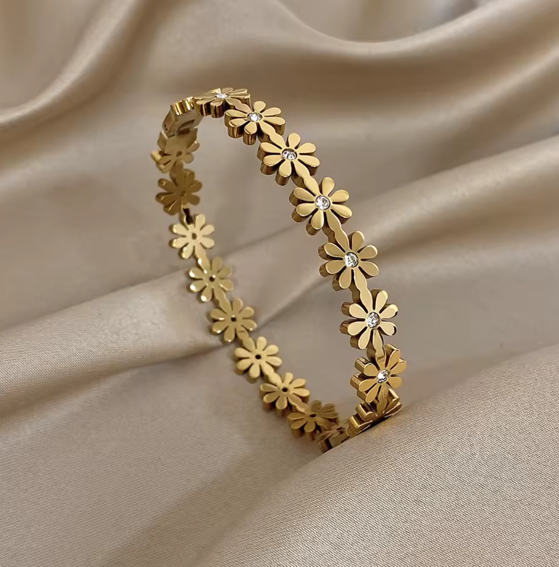 18K Gold Plated Floral Daisy Bangle Set